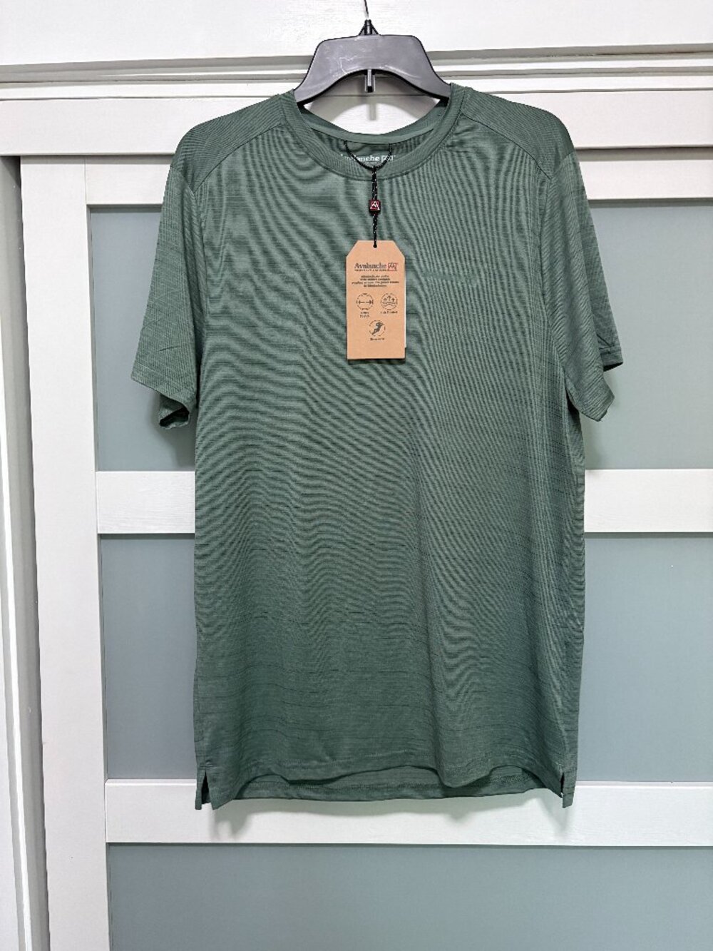 Avalanche Outdoor Products Shirt Light Green Stretch Comfort sz M  CAM240E